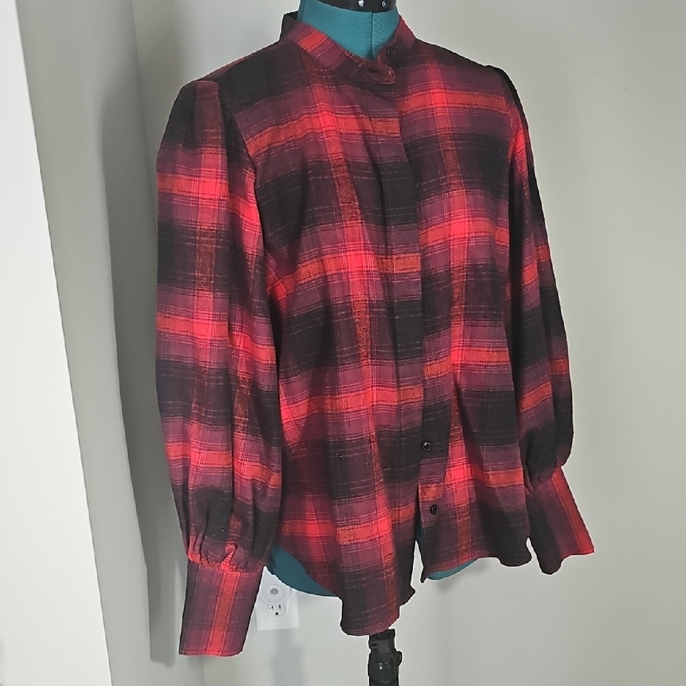 Banana Republic Red / Black Plaid Button-Up Shirt, Puffed Arms. NWT. Sz M